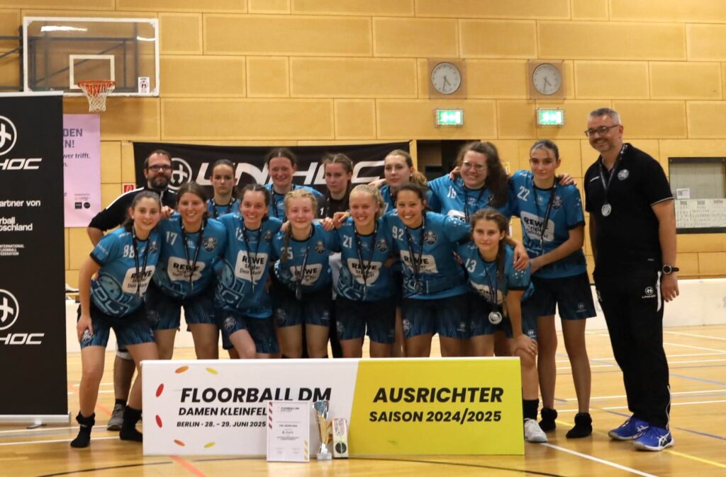 2. Platz für den FBC München bei der Deutschen Floorball-Meisterschaft der Damen 2025 in Berlin bei den Karower Dachsen.