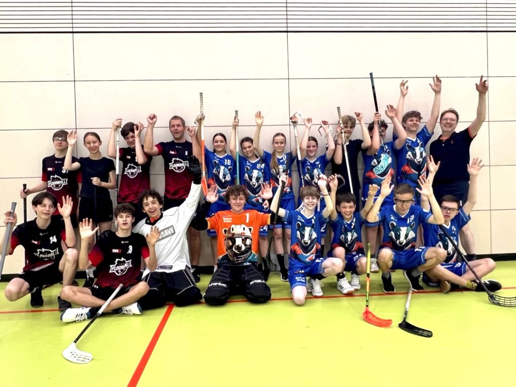 Saisonabschluss der Teens-Trainingsgruppen im Sommer 2025. Zusammen mit dem Berliner TSC und dem UHC Berlin.