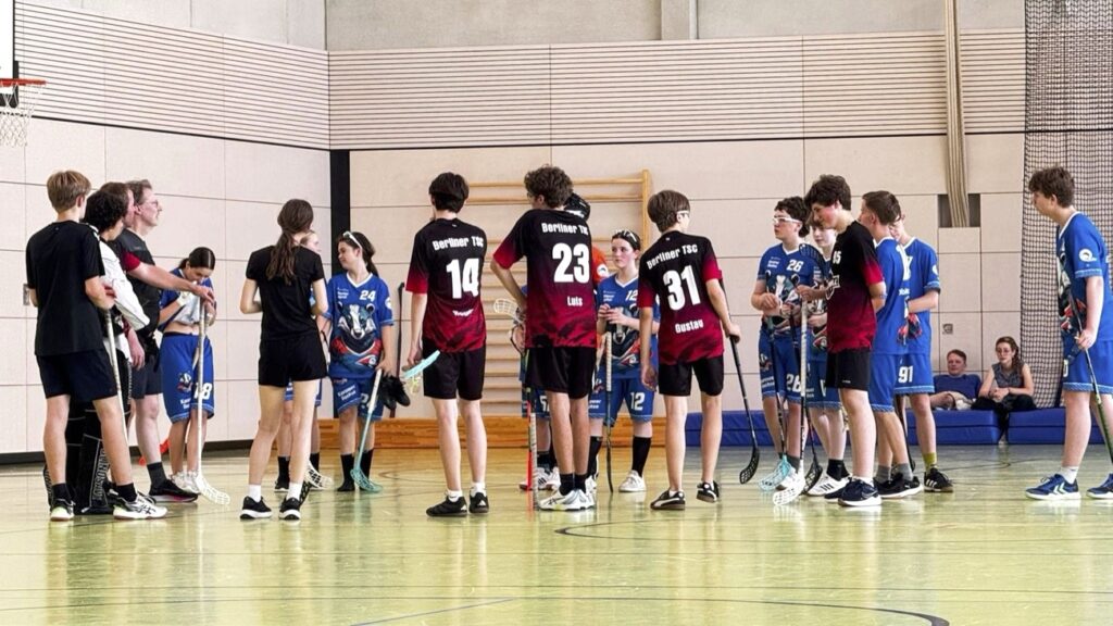 Saisonabschluss der Teens-Trainingsgruppen im Sommer 2025. Zusammen mit dem Berliner TSC und dem UHC Berlin.